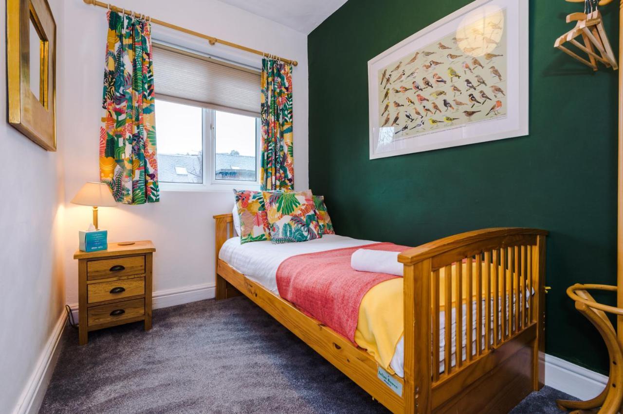 Villa Cosy House With Garden & Parking, Sheffield Exterior foto